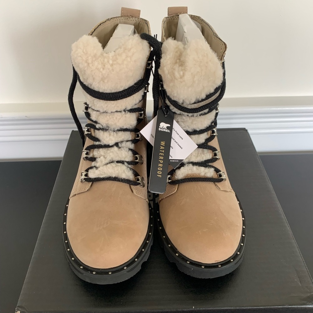 NWT Sorel Womens Sandy Tan Lenox Boots. Size 8.